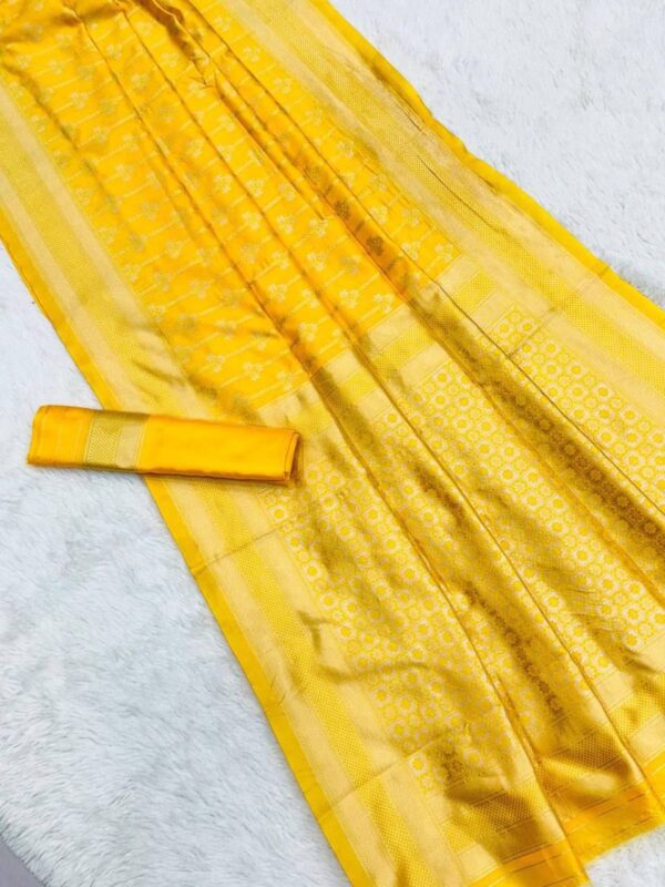 womens silk saree - Image 3