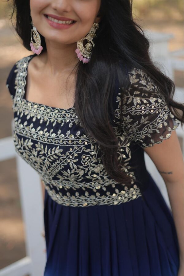 womens heavy designer gown - Image 3
