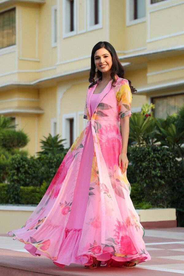 womens heavy kurta with soft organza shrug - Image 3